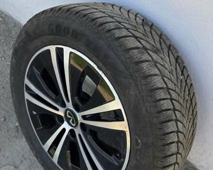 Бежевый Инфинити QX30, объемом двигателя 1.99 л и пробегом 130 тыс. км за 20500 $, фото 2 на Automoto.ua