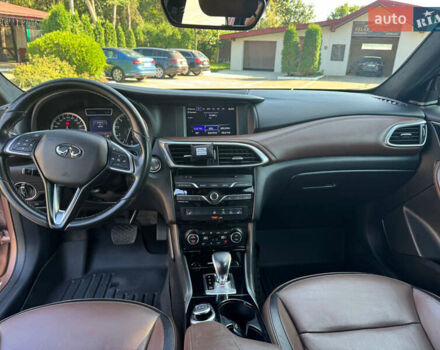 Бежевый Инфинити QX30, объемом двигателя 2 л и пробегом 98 тыс. км за 23000 $, фото 9 на Automoto.ua