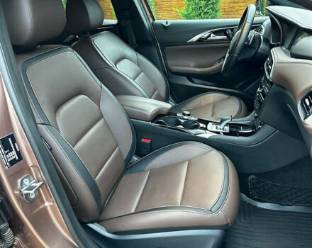 Бежевый Инфинити QX30, объемом двигателя 1.99 л и пробегом 54 тыс. км за 22200 $, фото 4 на Automoto.ua