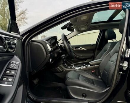 Черный Инфинити QX30, объемом двигателя 1.99 л и пробегом 162 тыс. км за 15500 $, фото 17 на Automoto.ua