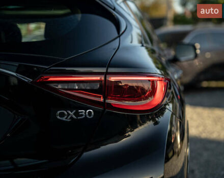 Инфинити QX30 2016 в Черновцах на Automoto.ua Черный Инфинити QX30, объемом двигателя 1.99 л и пробегом 122 тыс. км за 16900 $, фото 6 на Automoto.ua