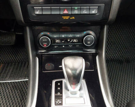 Черный Инфинити QX30, объемом двигателя 2 л и пробегом 150 тыс. км за 16500 $, фото 2 на Automoto.ua