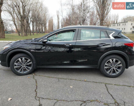 Черный Инфинити QX30, объемом двигателя 2 л и пробегом 150 тыс. км за 16500 $, фото 3 на Automoto.ua