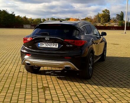 Чорний Інфініті QX30, об'ємом двигуна 2 л та пробігом 165 тис. км за 15000 $, фото 4 на Automoto.ua