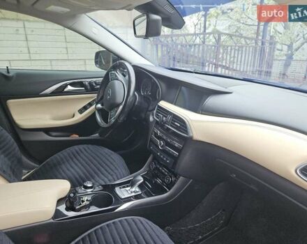 Черный Инфинити QX30, объемом двигателя 1.99 л и пробегом 265 тыс. км за 16800 $, фото 4 на Automoto.ua