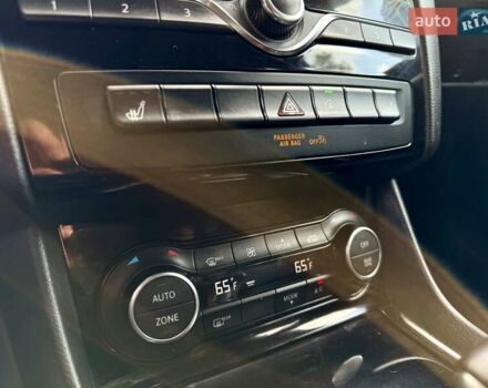 Чорний Інфініті QX30, об'ємом двигуна 2 л та пробігом 106 тис. км за 16500 $, фото 27 на Automoto.ua