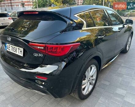 Черный Инфинити QX30, объемом двигателя 1.99 л и пробегом 101 тыс. км за 17299 $, фото 3 на Automoto.ua