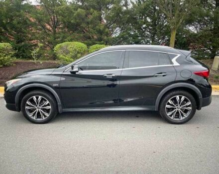 Черный Инфинити QX30, объемом двигателя 2 л и пробегом 64 тыс. км за 3900 $, фото 1 на Automoto.ua