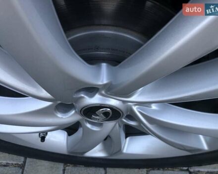 Черный Инфинити QX30, объемом двигателя 1.99 л и пробегом 174 тыс. км за 15500 $, фото 12 на Automoto.ua