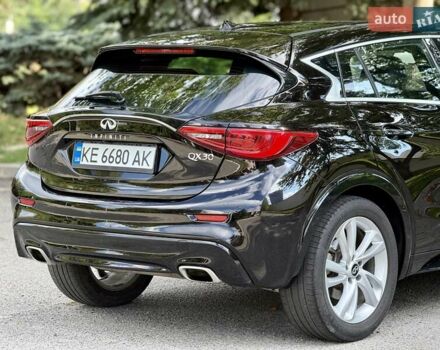 Чорний Інфініті QX30, об'ємом двигуна 2 л та пробігом 106 тис. км за 16500 $, фото 8 на Automoto.ua