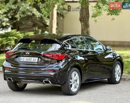 Чорний Інфініті QX30, об'ємом двигуна 2 л та пробігом 106 тис. км за 16500 $, фото 6 на Automoto.ua