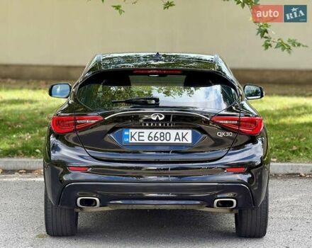 Чорний Інфініті QX30, об'ємом двигуна 2 л та пробігом 106 тис. км за 16500 $, фото 9 на Automoto.ua