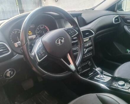 Черный Инфинити QX30, объемом двигателя 2 л и пробегом 132 тыс. км за 20500 $, фото 5 на Automoto.ua