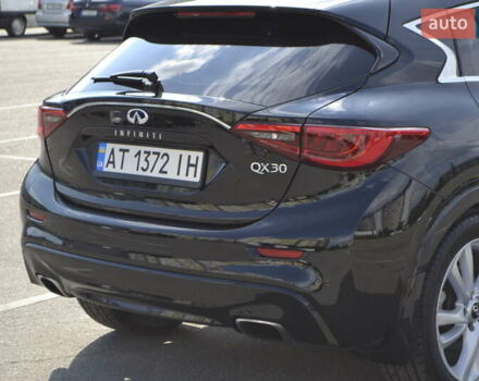 Черный Инфинити QX30, объемом двигателя 1.99 л и пробегом 205 тыс. км за 13900 $, фото 6 на Automoto.ua