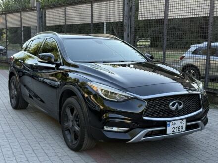 Черный Инфинити QX30, объемом двигателя 2 л и пробегом 81 тыс. км за 13800 $, фото 1 на Automoto.ua