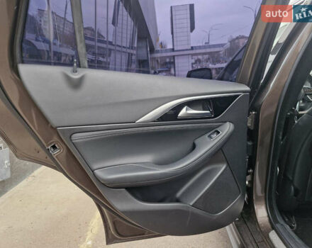 Коричневий Інфініті QX30, об'ємом двигуна 2 л та пробігом 117 тис. км за 18900 $, фото 24 на Automoto.ua