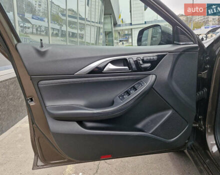 Коричневий Інфініті QX30, об'ємом двигуна 2 л та пробігом 117 тис. км за 18900 $, фото 17 на Automoto.ua