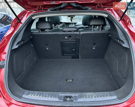 Червоний Інфініті QX30, об'ємом двигуна 1.99 л та пробігом 102 тис. км за 19000 $, фото 14 на Automoto.ua