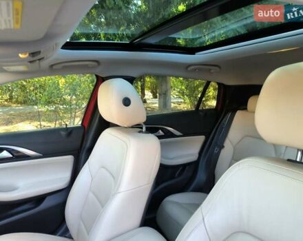 Червоний Інфініті QX30, об'ємом двигуна 2 л та пробігом 140 тис. км за 17890 $, фото 11 на Automoto.ua