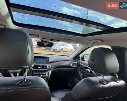 Красный Инфинити QX30, объемом двигателя 1.99 л и пробегом 90 тыс. км за 16400 $, фото 7 на Automoto.ua