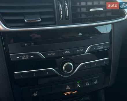 Красный Инфинити QX30, объемом двигателя 1.99 л и пробегом 140 тыс. км за 17990 $, фото 18 на Automoto.ua