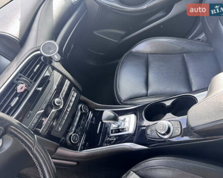 Красный Инфинити QX30, объемом двигателя 1.99 л и пробегом 90 тыс. км за 16400 $, фото 14 на Automoto.ua