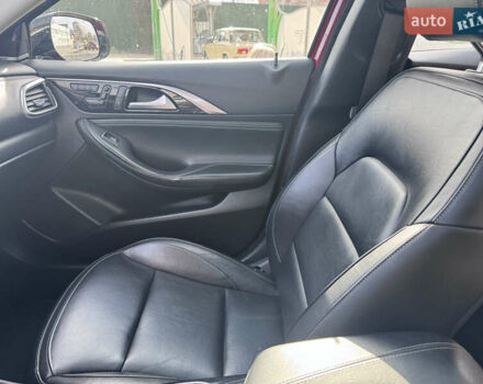 Красный Инфинити QX30, объемом двигателя 1.99 л и пробегом 90 тыс. км за 16400 $, фото 13 на Automoto.ua