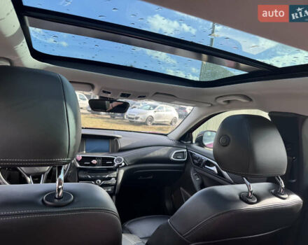 Красный Инфинити QX30, объемом двигателя 1.99 л и пробегом 90 тыс. км за 16400 $, фото 8 на Automoto.ua