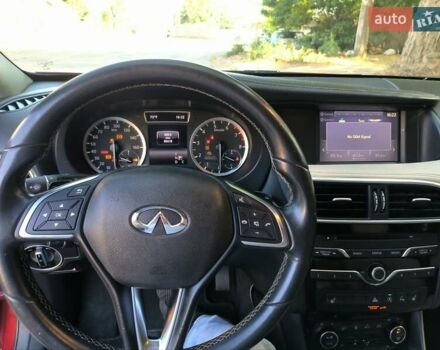 Красный Инфинити QX30, объемом двигателя 1.99 л и пробегом 140 тыс. км за 18000 $, фото 3 на Automoto.ua