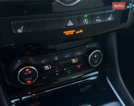 Красный Инфинити QX30, объемом двигателя 1.99 л и пробегом 140 тыс. км за 17990 $, фото 21 на Automoto.ua