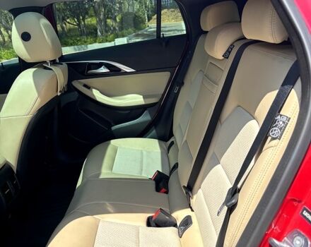 Красный Инфинити QX30, объемом двигателя 2 л и пробегом 92 тыс. км за 19500 $, фото 4 на Automoto.ua