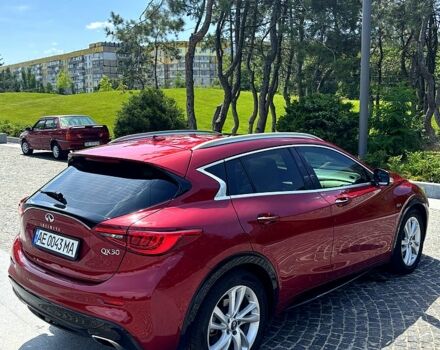 Красный Инфинити QX30, объемом двигателя 2 л и пробегом 92 тыс. км за 19500 $, фото 2 на Automoto.ua