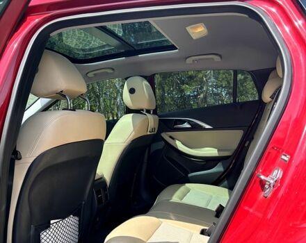 Красный Инфинити QX30, объемом двигателя 2 л и пробегом 92 тыс. км за 19500 $, фото 3 на Automoto.ua