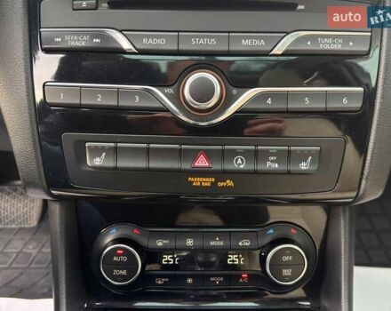 Серый Инфинити QX30, объемом двигателя 1.99 л и пробегом 142 тыс. км за 14700 $, фото 14 на Automoto.ua