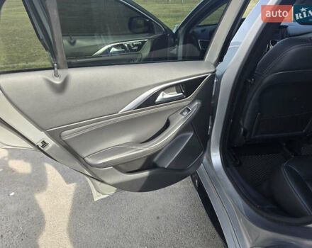 Серый Инфинити QX30, объемом двигателя 1.99 л и пробегом 115 тыс. км за 15500 $, фото 9 на Automoto.ua