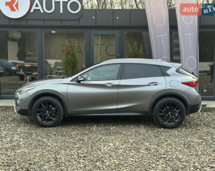 Сірий Інфініті QX30, об'ємом двигуна 2 л та пробігом 141 тис. км за 14500 $, фото 1 на Automoto.ua