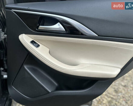 Сірий Інфініті QX30, об'ємом двигуна 2 л та пробігом 141 тис. км за 14500 $, фото 20 на Automoto.ua