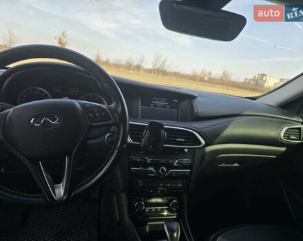Серый Инфинити QX30, объемом двигателя 1.99 л и пробегом 115 тыс. км за 15500 $, фото 8 на Automoto.ua