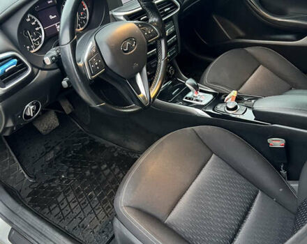 Сірий Інфініті QX30, об'ємом двигуна 1.99 л та пробігом 117 тис. км за 14500 $, фото 5 на Automoto.ua