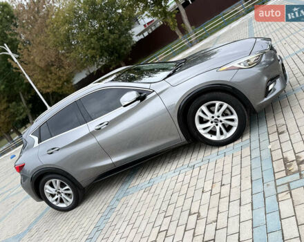 Серый Инфинити QX30, объемом двигателя 2 л и пробегом 118 тыс. км за 13900 $, фото 2 на Automoto.ua