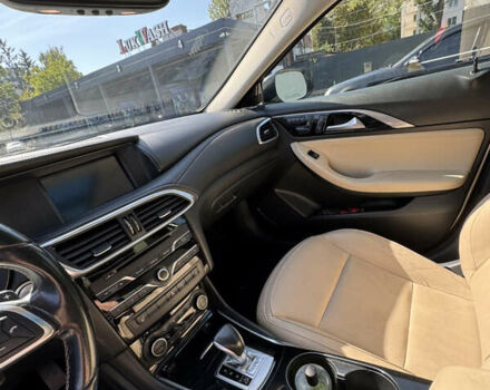 Серый Инфинити QX30, объемом двигателя 1.99 л и пробегом 154 тыс. км за 16200 $, фото 10 на Automoto.ua