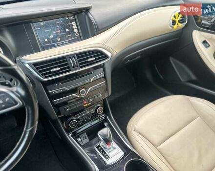 Сірий Інфініті QX30, об'ємом двигуна 2 л та пробігом 141 тис. км за 14500 $, фото 13 на Automoto.ua