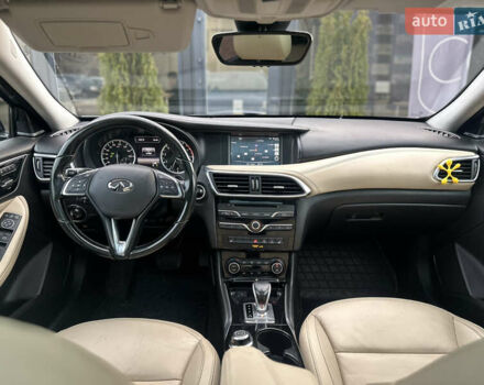 Сірий Інфініті QX30, об'ємом двигуна 2 л та пробігом 141 тис. км за 14500 $, фото 10 на Automoto.ua