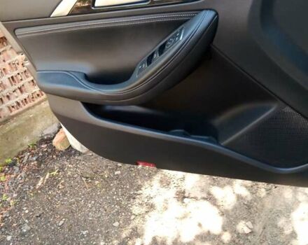 Серый Инфинити QX30, объемом двигателя 1.99 л и пробегом 56 тыс. км за 10000 $, фото 9 на Automoto.ua