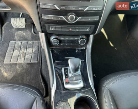 Сірий Інфініті QX30, об'ємом двигуна 2 л та пробігом 33 тис. км за 11990 $, фото 19 на Automoto.ua