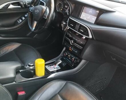 Сірий Інфініті QX30, об'ємом двигуна 1.99 л та пробігом 247 тис. км за 13900 $, фото 10 на Automoto.ua
