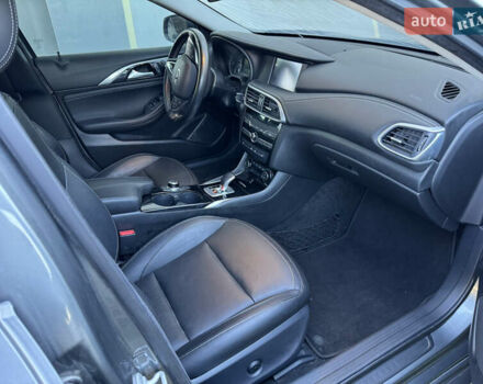 Сірий Інфініті QX30, об'ємом двигуна 2 л та пробігом 33 тис. км за 11990 $, фото 28 на Automoto.ua