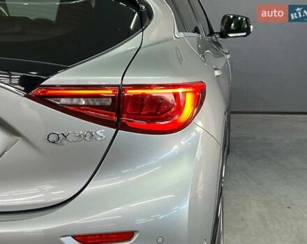 Серый Инфинити QX30, объемом двигателя 2 л и пробегом 154 тыс. км за 15250 $, фото 6 на Automoto.ua