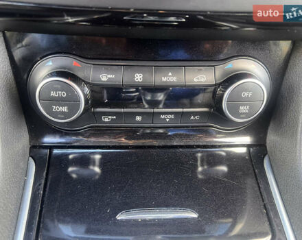 Сірий Інфініті QX30, об'ємом двигуна 2 л та пробігом 136 тис. км за 13500 $, фото 22 на Automoto.ua