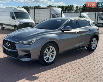 Сірий Інфініті QX30, об'ємом двигуна 2 л та пробігом 33 тис. км за 11990 $, фото 2 на Automoto.ua